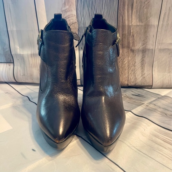 Burberry Wedge Leather Ankle Boots 🔥GUC🔥 Cert. Authentic Sz 38 (US 7) - Picture 2 of 10